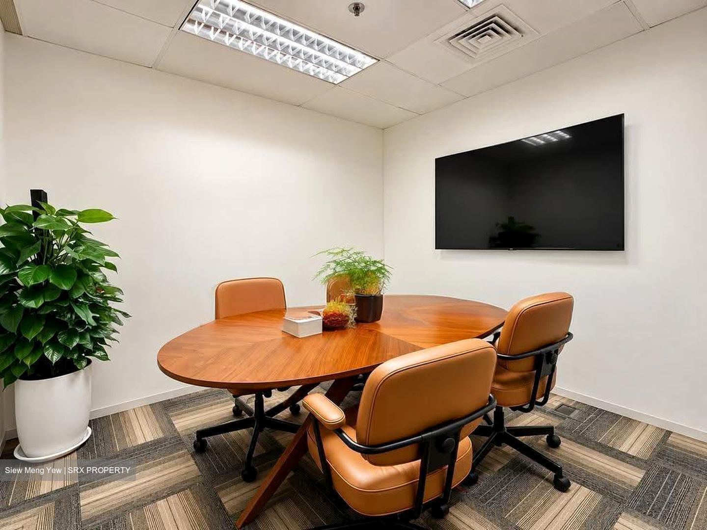International Plaza (D2), Office #635437731